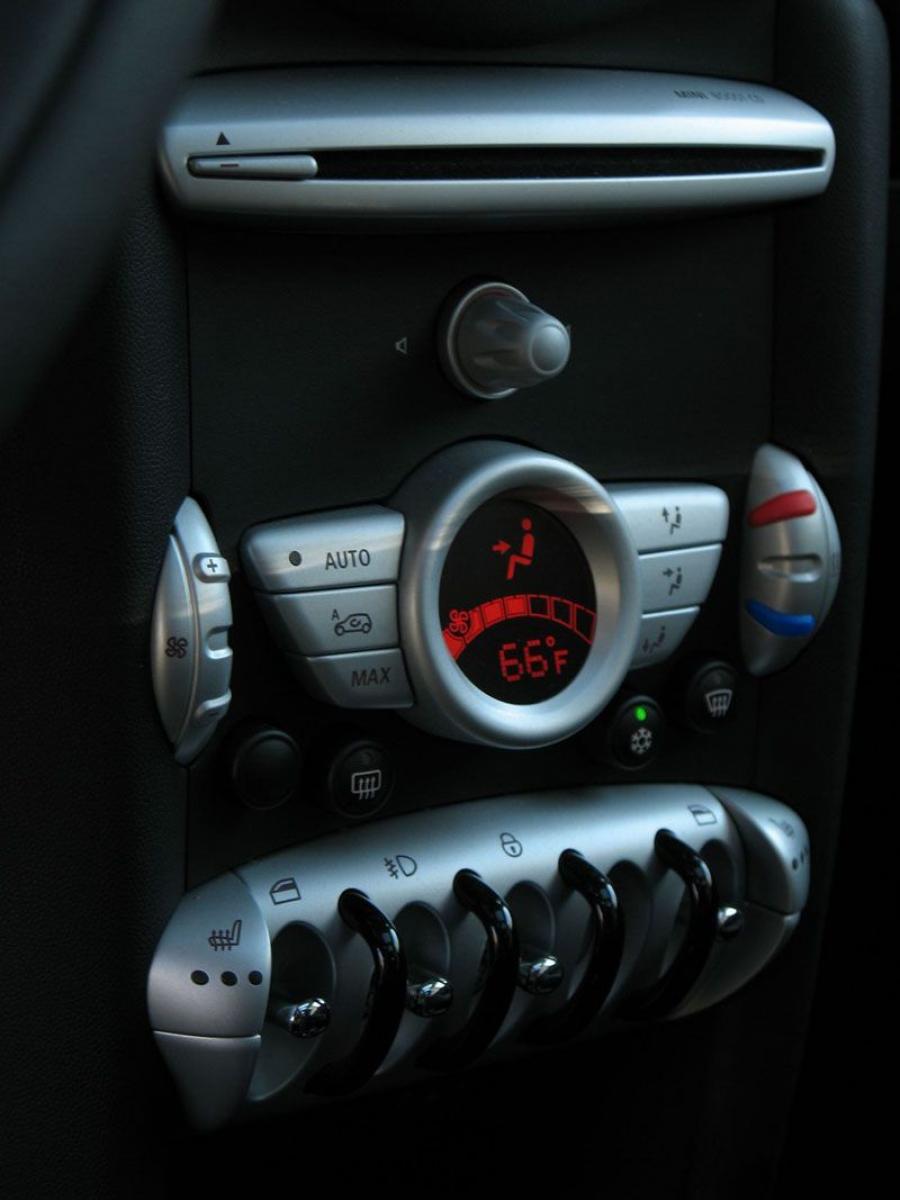  Mini Cooper Clubman 2008 года  (фото 41 из 53)